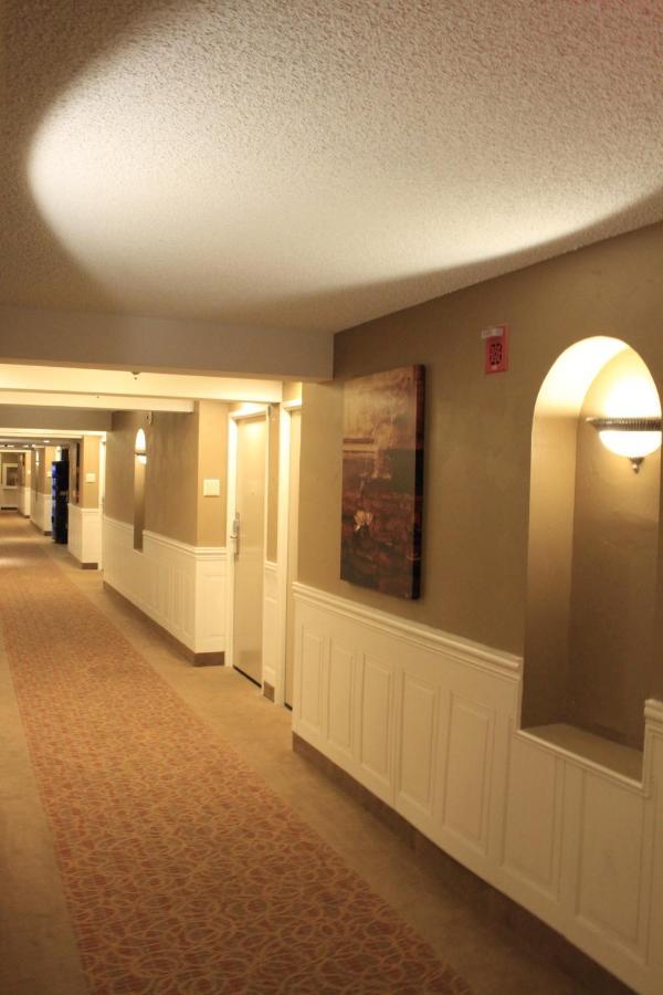 Seville Plaza Hotel, Trademark Collection By Wyndham Kansas City Exterior photo